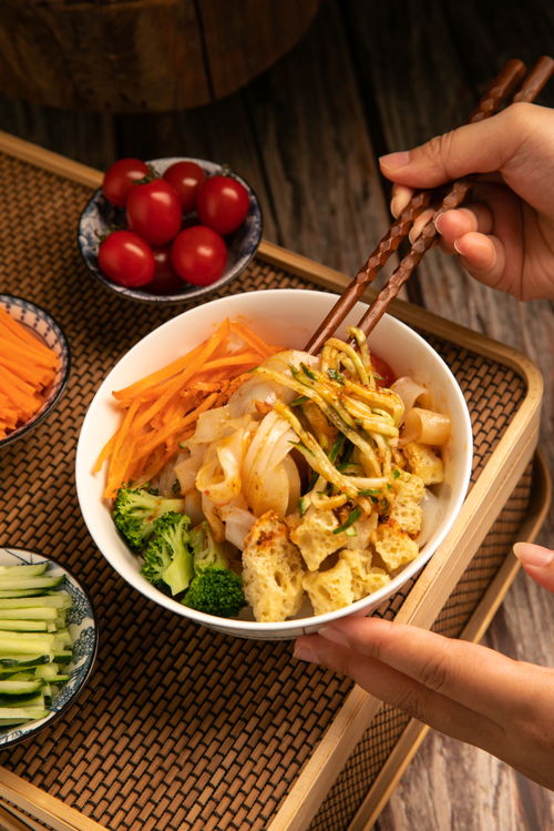 爽口勁道涼皮 傳統小吃與現代美食攝影的完美交融